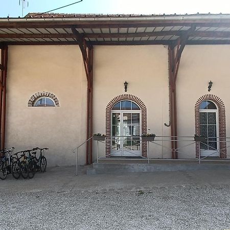 Chambre D'Hotes Le Domaine Des Hirondelles Champcenest Zewnętrze zdjęcie