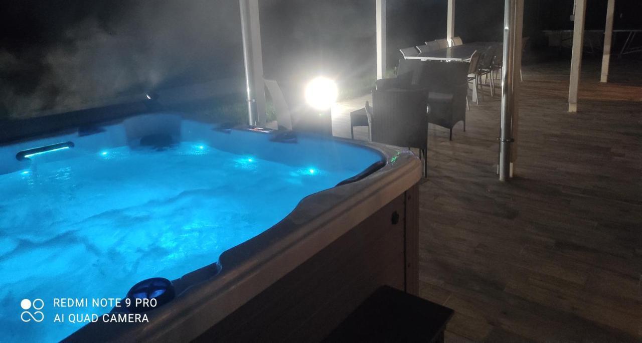 Chambre D'Hotes Le Domaine Des Hirondelles Champcenest Zewnętrze zdjęcie