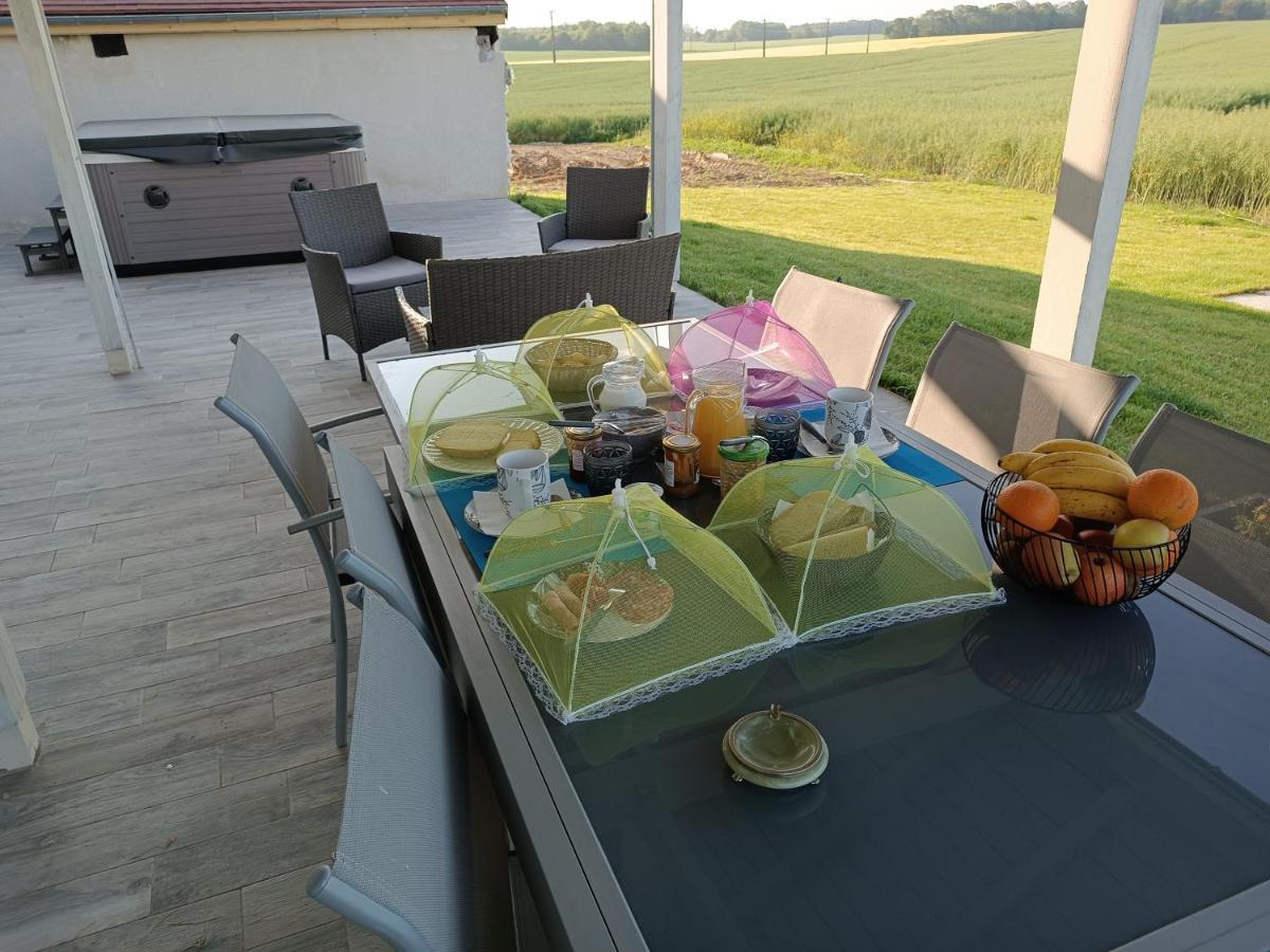 Chambre D'Hotes Le Domaine Des Hirondelles Champcenest Zewnętrze zdjęcie