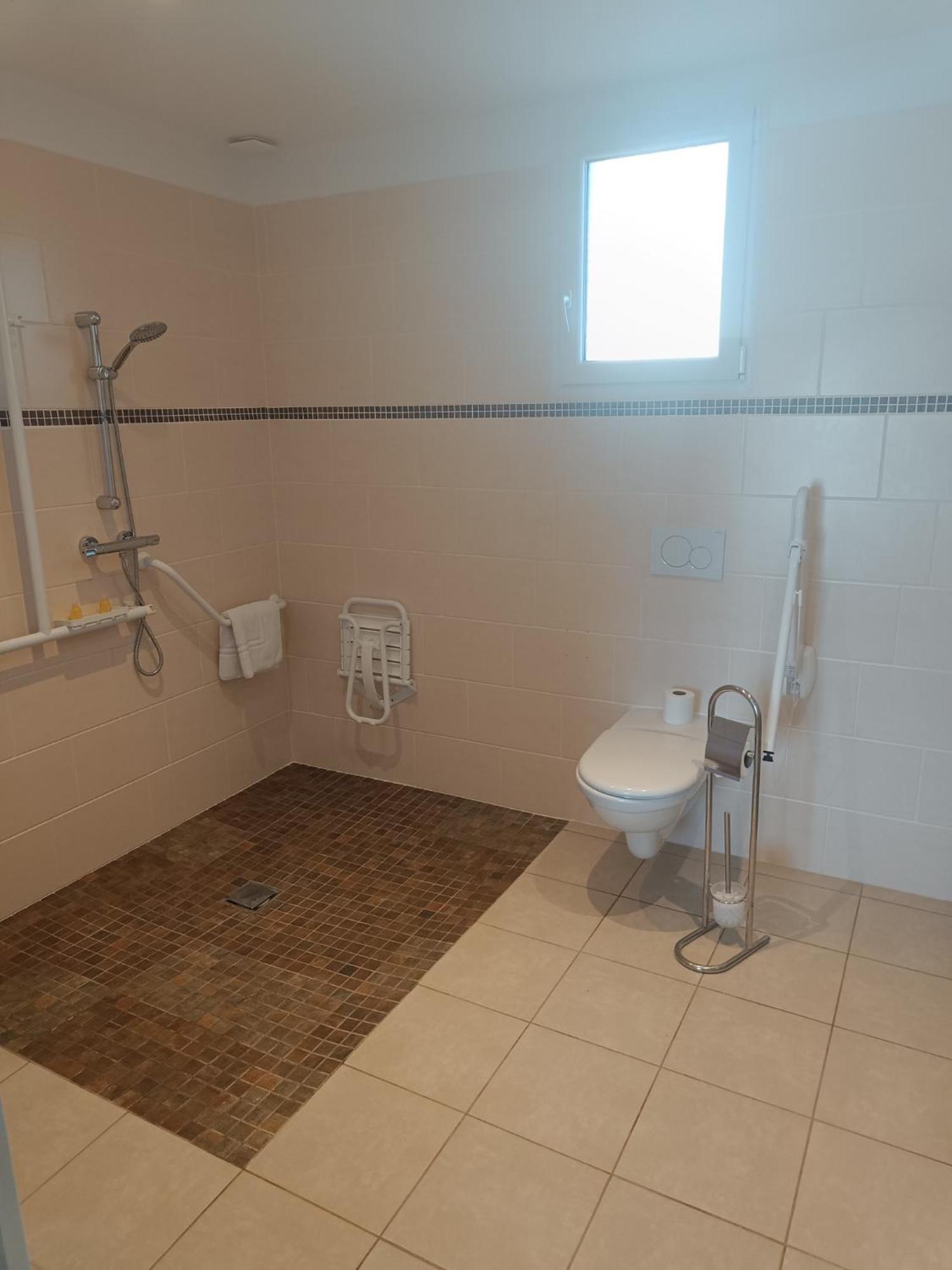Chambre D'Hotes Le Domaine Des Hirondelles Champcenest Zewnętrze zdjęcie