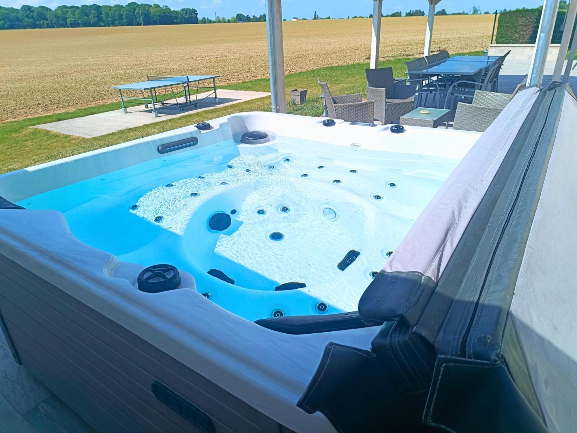 Chambre D'Hotes Le Domaine Des Hirondelles Champcenest Zewnętrze zdjęcie