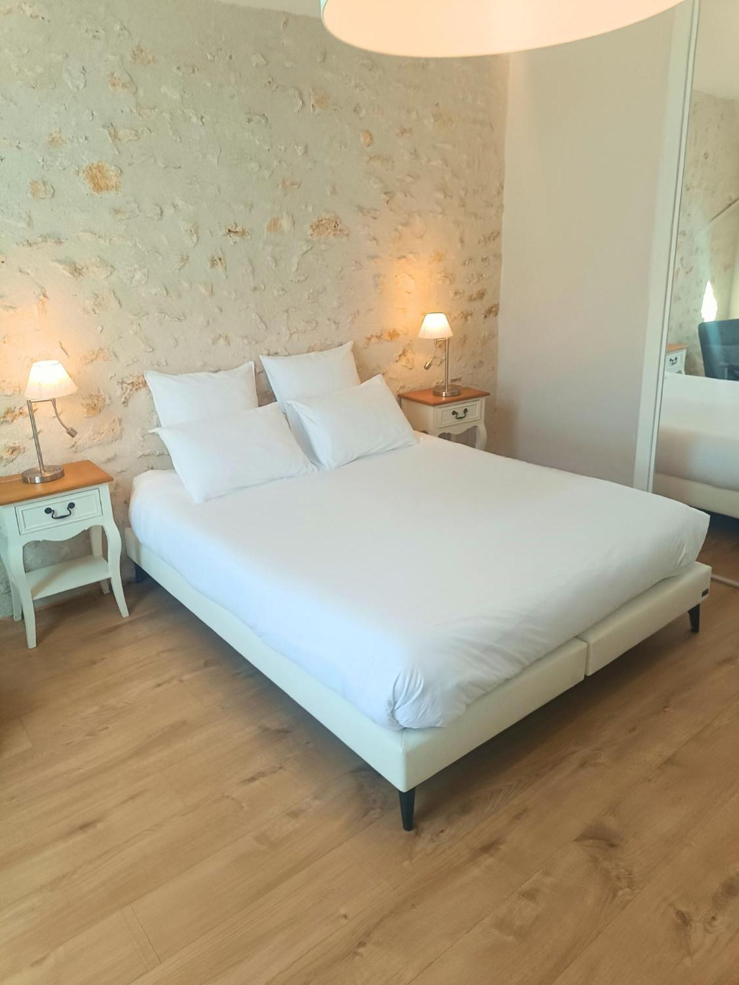 Chambre D'Hotes Le Domaine Des Hirondelles Champcenest Zewnętrze zdjęcie