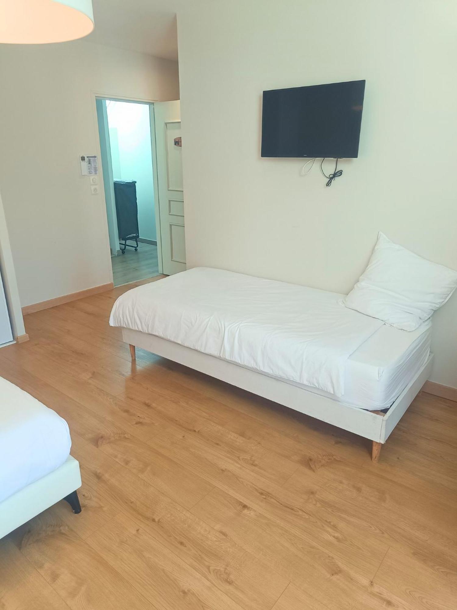 Chambre D'Hotes Le Domaine Des Hirondelles Champcenest Zewnętrze zdjęcie