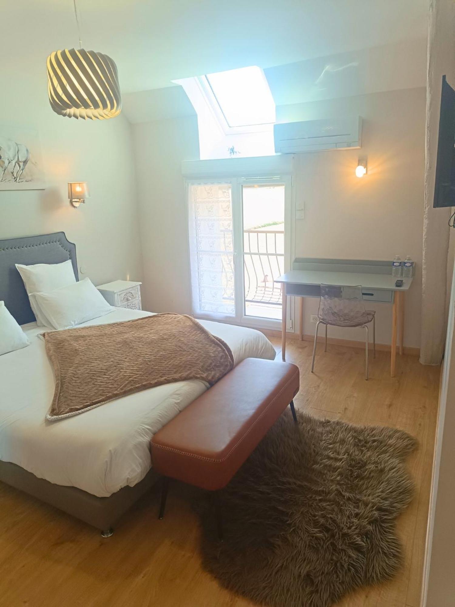 Chambre D'Hotes Le Domaine Des Hirondelles Champcenest Zewnętrze zdjęcie