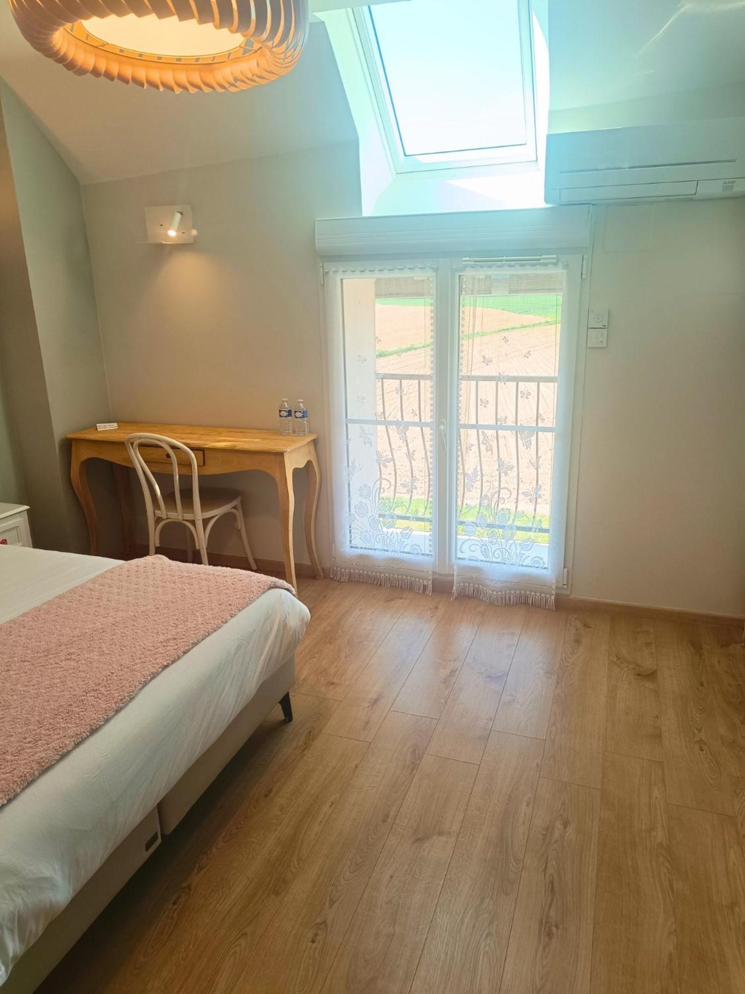 Chambre D'Hotes Le Domaine Des Hirondelles Champcenest Zewnętrze zdjęcie